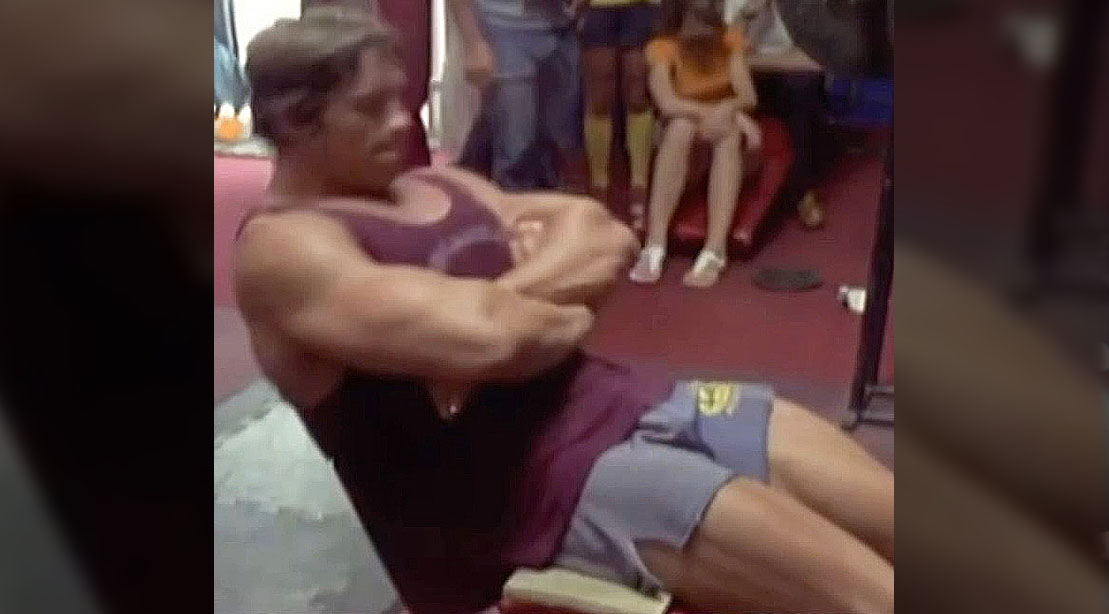 OId school Arnold Schwarzenegger performing the old school bodybuilding exercise Roman Chair Situps